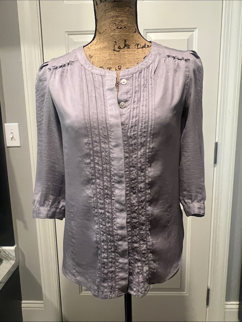 Banana‎ Republic Sz XS Silvery-Lavender Pintuck 3/4 Sleeve Button-Front Blouse